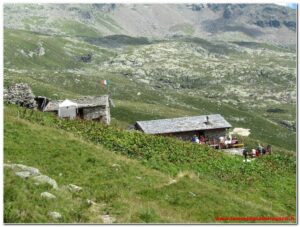 Scopri di più sull'articolo Valsesia – Rifugio Barba Ferrero dall’Alpe Testanera