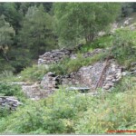 Le rovine dei casolari di Z´lsehus (Casa Ferro) a quota 1627 m