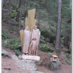Statua in legno raffigurante la famiglia Bernardone