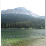 Lago di Misurina sullo sfondo il gruppo dei Cadini