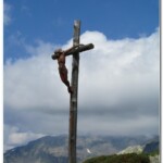 Crocifisso ligneo dallo scultore valdostano Franco Crestani