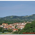 Romagnano Sesia sullo sfondo il Castello di San Lorenzo Romagnano Sesia sullo sfondo il Castello di San Lorenzo